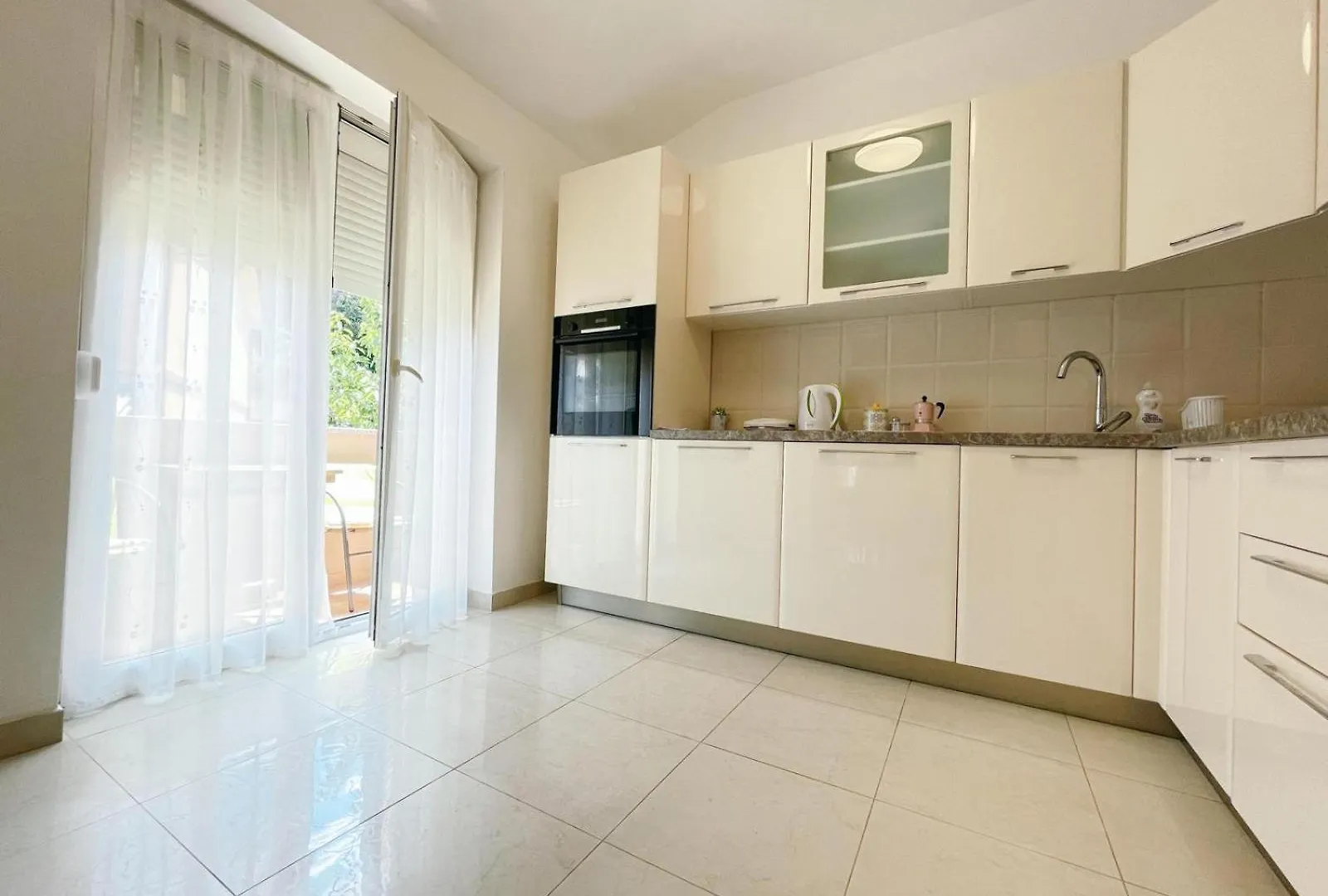 Dolce Apartment Vinkuran 0*,
